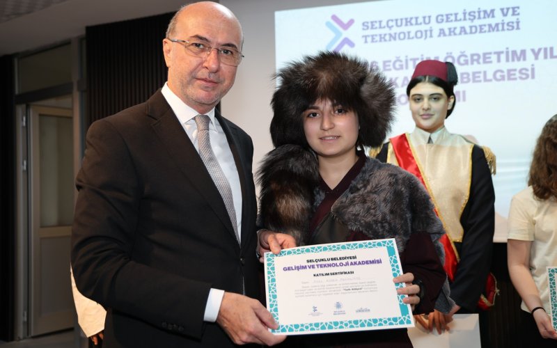 selcuklu-gelisim-ve-teknoloji-akademisinde-2026-yil-sonu-sergi-ve-sertifika-toreniyle-taclandi-005.jpg