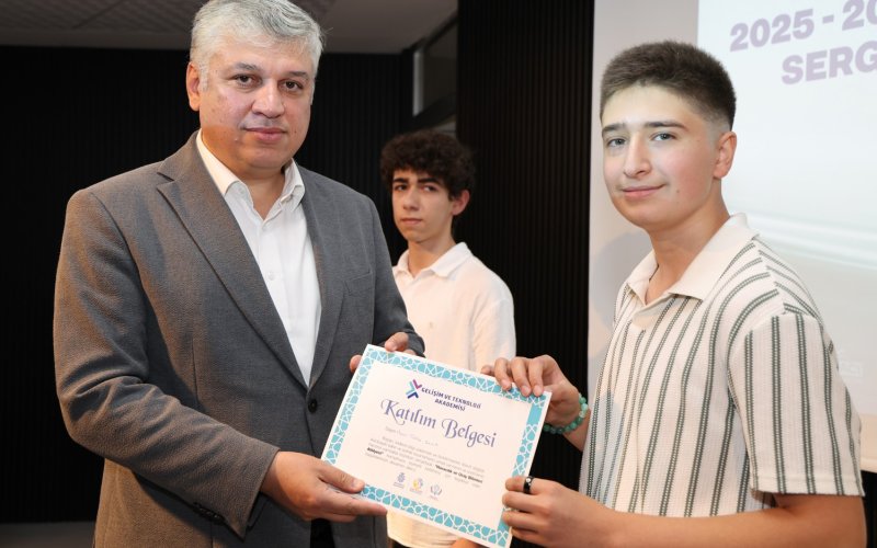 selcuklu-gelisim-ve-teknoloji-akademisinde-2026-yil-sonu-sergi-ve-sertifika-toreniyle-taclandi-009.jpg
