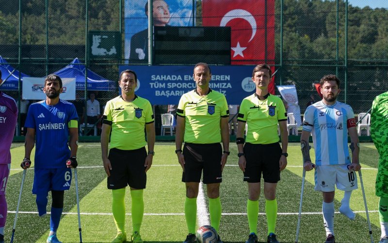 konya-hakemleri-ampute-futbol-turkiye-kupasina-damga-vurdu-001.jpg