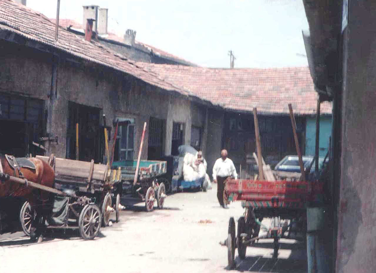 gevraki-hani-gevraki-haninin-icinden-bir-gorunum-1988.jpg