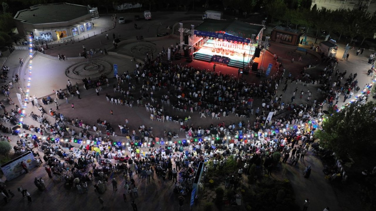 aw735845-04.jpg