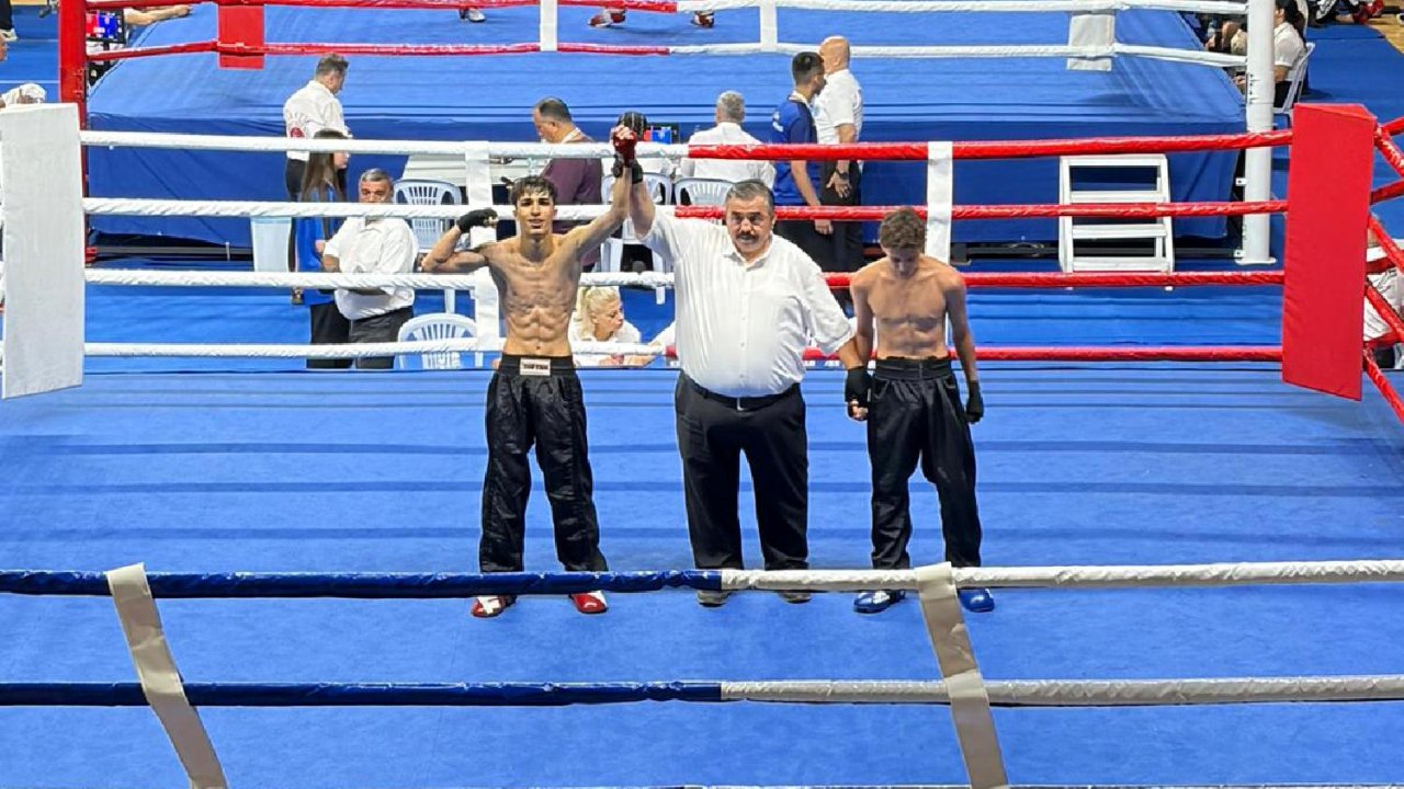 turkiye-kick-boks-sampiyonasinda-karataydan-cifte-basari-4-jpg-1500-001.jpg