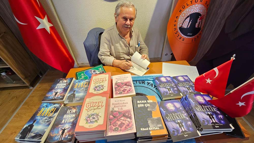 kamil-baysal-selcukya-kultur-sanat-derneginde-okurlariyla-bulustu.jpg