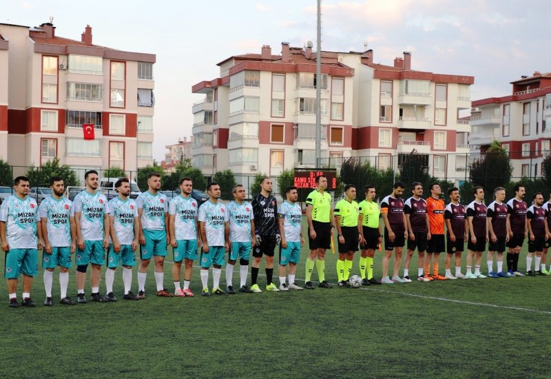 konyada-15-temmuz-ruhu-sahaya-yansidi-geleneksel-futbol-turnuvasinda-sampiyon-belli-oldu-002.jpeg