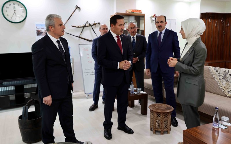 bakan-goktas-karatay-belediyesi-celebi-mahalle-konaginda-buyuklerle-bulustu-3.jpg