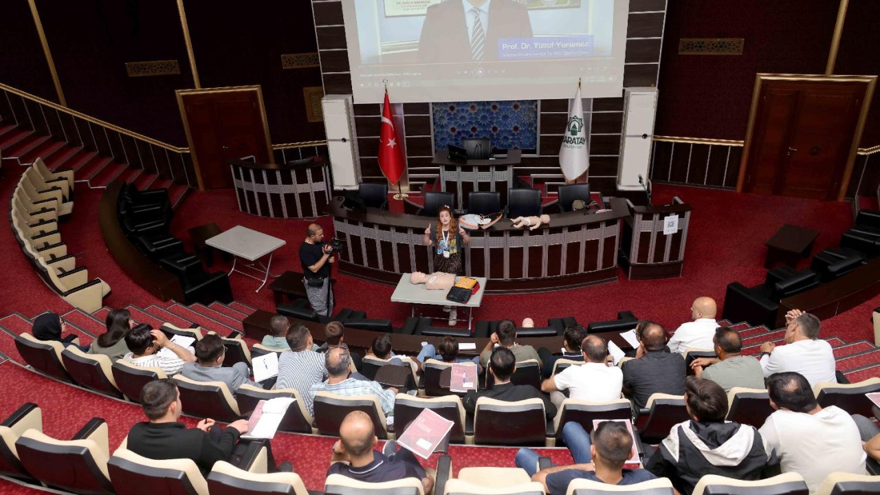 belediye-personeline-teorik-ve-uygulamali-ilk-yardim-egitimi-1-jpg-1500.jpg