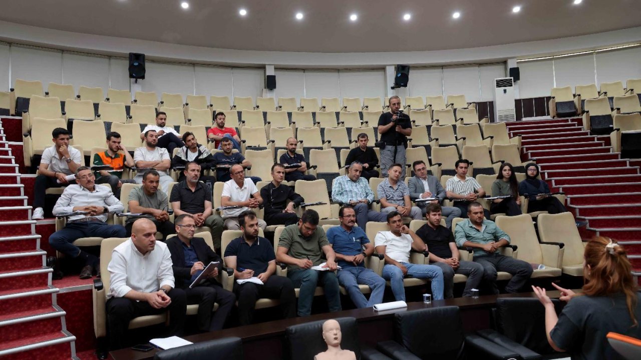 belediye-personeline-teorik-ve-uygulamali-ilk-yardim-egitimi-2-jpg-1500.jpg