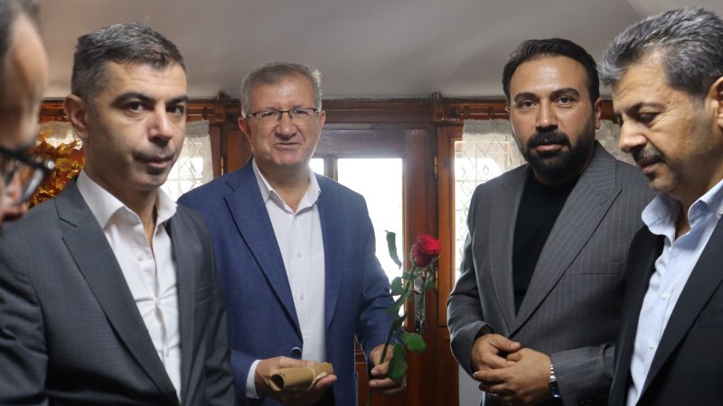yeni-medya-cemiyetinin-ilk-resmi-ziyaretleri-basin-emekcilerine-002.jpeg