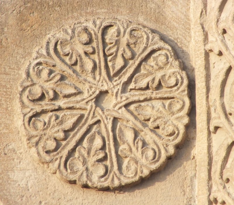 konyanin-taslara-islenen-mirasi-gulbezekler-002.jpg