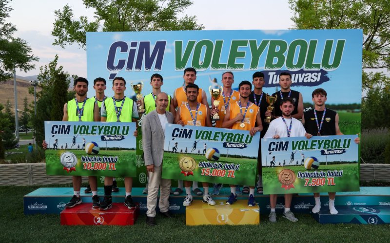 selcuklu-belediyesi-cim-voleybolu-turnuvasi-002.jpg