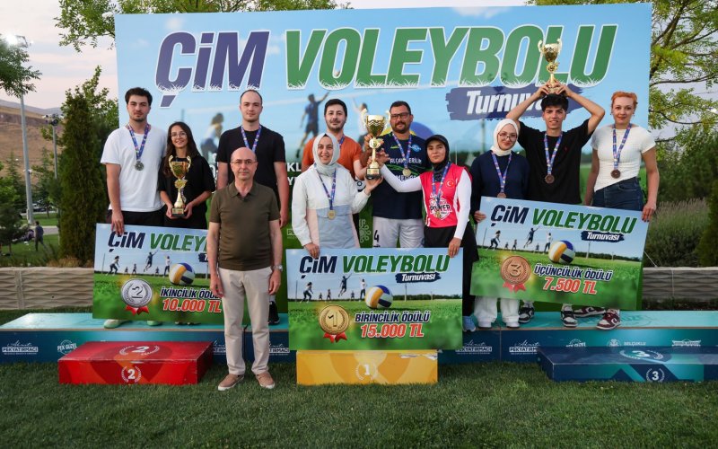 selcuklu-belediyesi-cim-voleybolu-turnuvasi-004.jpg