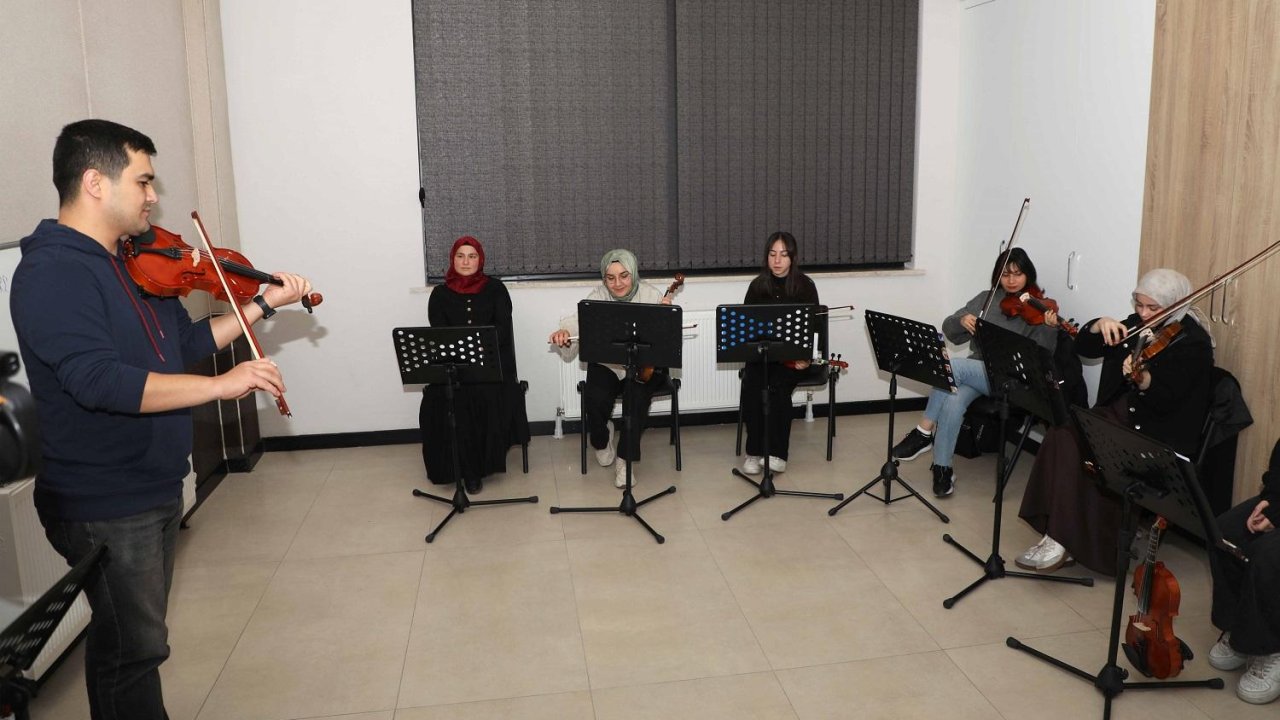 ali-ulvi-kurucu-genclik-merkezinde-guz-donemi-kayitlari-basladi-6-jpg-1500.jpg