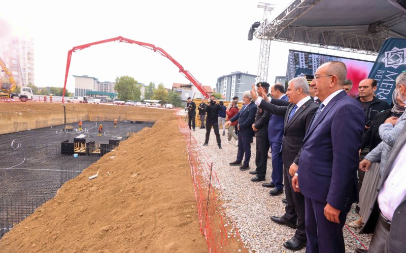 meramda-kamu-yatirimlari-buyuyor-yeni-emniyet-binasinin-temeli-atildi-008.jpg