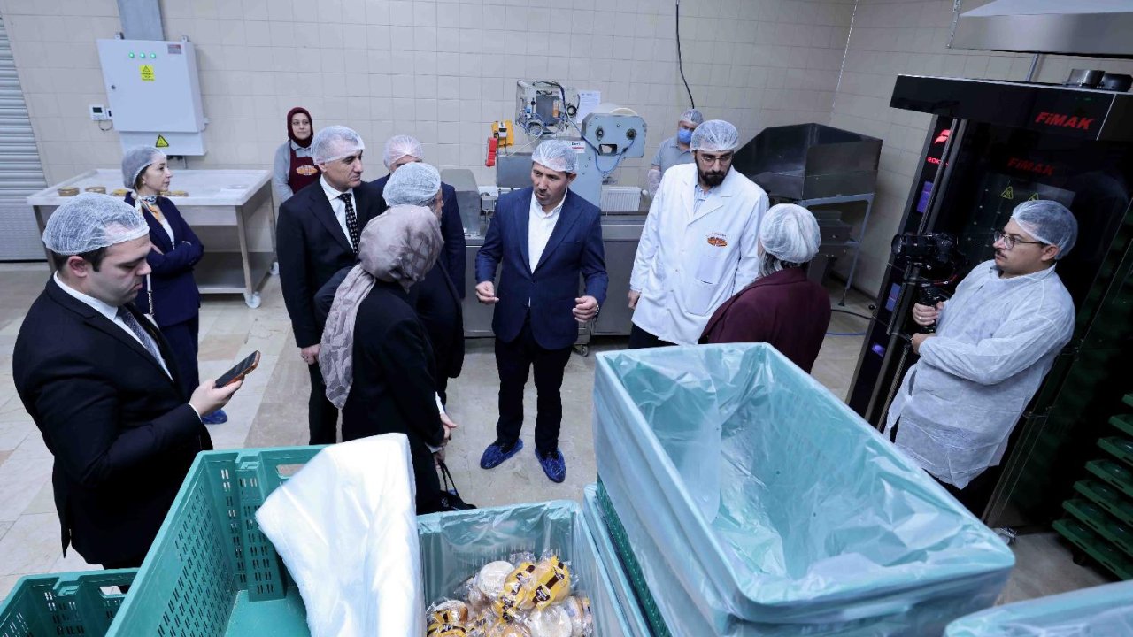 tarim-ve-gida-politikalari-kurulu-uyelerinden-karatay-halk-ekmek-fabrikasina-ziyaret-3-jpg-1500.jpg