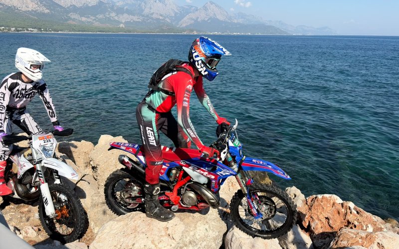 antalya-kemerde-sea-to-sky-enduro-motosiklet-yarisi-heyecani-001.jpeg