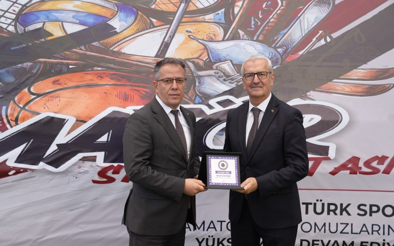 konyada-amator-spor-haftasi-buyuk-coskuyla-basladi-yilin-enleri-odullendirildi-005.jpeg