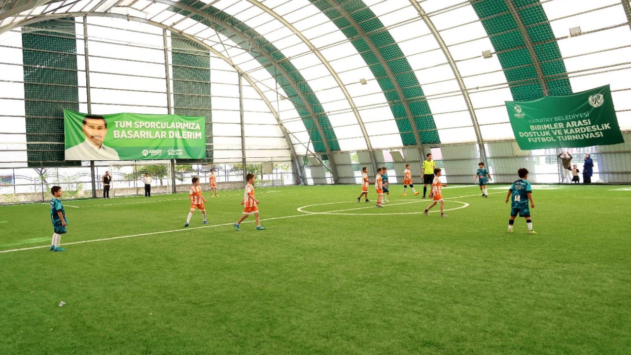 karatayda-geleneksel-ilkokullar-arasi-dostluk-ve-kardeslik-futbol-turnuvasi-basladi-4-jpg-1500.jpg