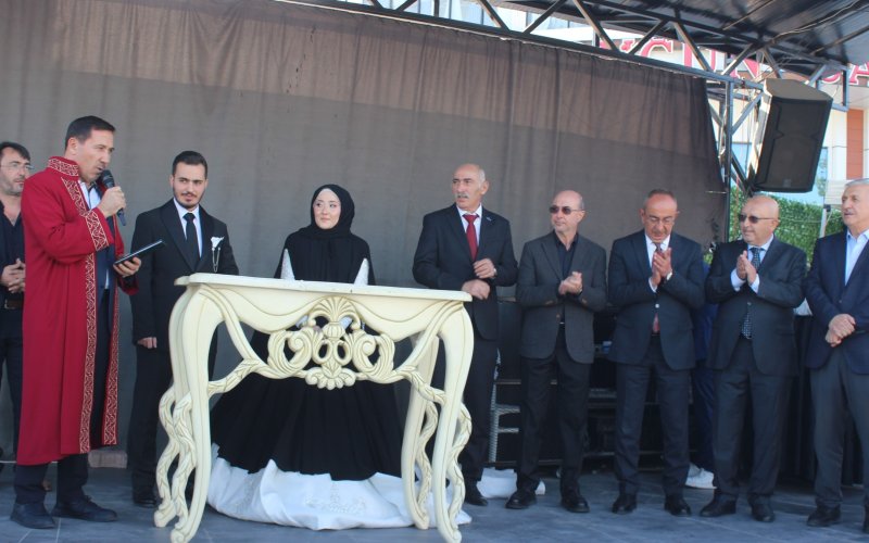 beyza-nur-ile-muhammet-emine-mutluluklar-balta-ve-kuyucu-aileleri-akraba-oldu-003.jpeg