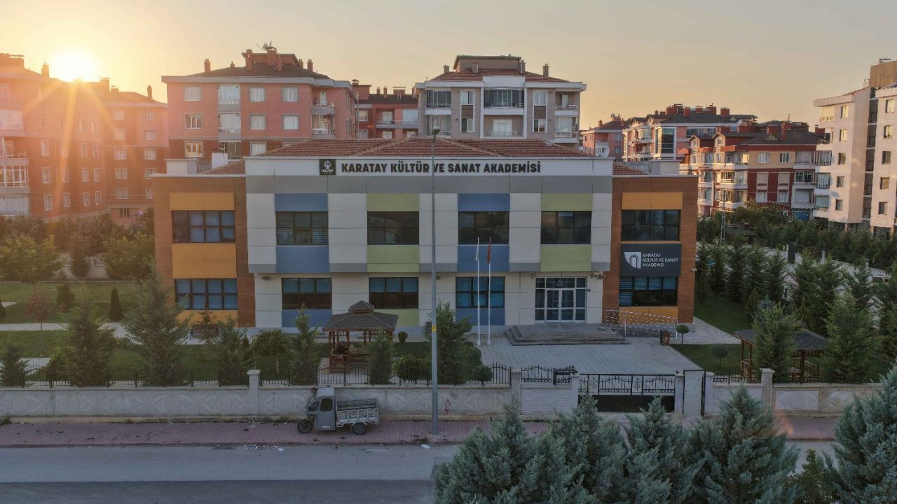 kultur-ve-sanat-akademisinde-guz-donemi-egitimleri-suruyor-9-jpg-1500.jpg